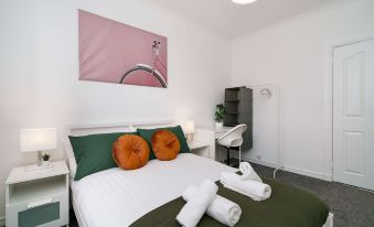 Free Parking - 2 Bedroom Flat