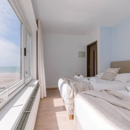 Huswell - Corner Apartment with Spectacular Sea View