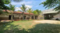 Bandengan Beach Hotel Hotel di Bandengan