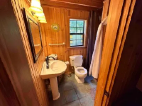 靜謐之所帶熱水浴缸小屋！ 康普頓住宿飯店