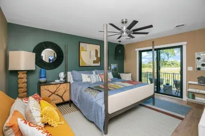 Notre Grande Dame - Spacious NEW 4-bedroom within walking distance to ND