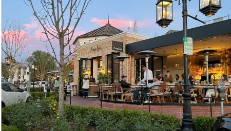 Private Santa Monica Canyon Retreat on Double Lot Отели рядом с достопримечательностью «Парк Темескал Гейтуэй»