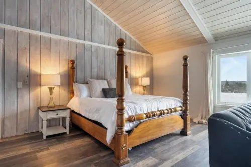 Boyne Mountain RetreatPet Friendly, WI-FI, Linens, 2 Car Garage