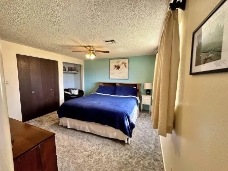 Groovy Country Pad in a Serene Setting Отели в г. Джанкшен