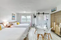 Pineapple Shores Retro Inn