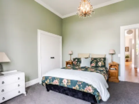 2024 Bach of the Year Property Fully renovated villa in heart of Greytown Hotels in Greytown