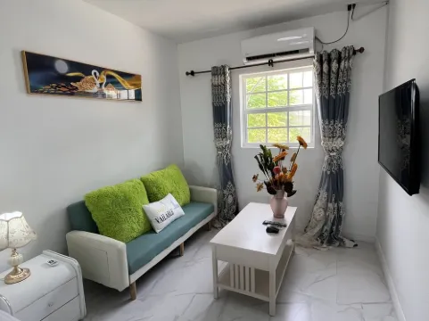 Cozy Apartment in Venetian RD within 10 min Airport