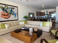 Los Veneros Luxury Apartment