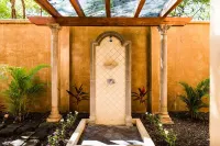 Spacious 2BR/2Bath 5 Star Villa - Steps from Blue Water & White Sand Beach
