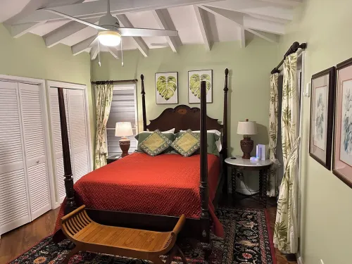 Diamond in Paradise-Hear the waves, feel the breezes from this 3 bedroom villa!