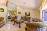 Spacious 5-bedroom house with WiFi and AC in superb Fort Lauderdale