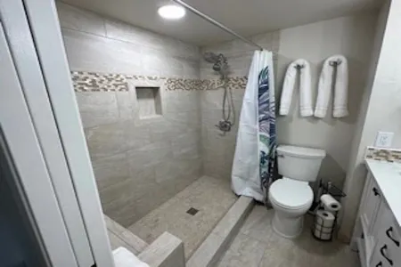 Charming 2-bedroom Oceanview Condo in Welcoming Kailua-Kona with WiFi, AC Отели рядом с достопримечательностью «Залив Киоау»