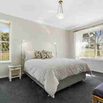 3 bedroom, two bathroom house fully equipped large kitchen, extensive lounge Rooms