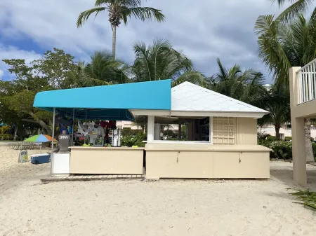 VIEWS & MORE VIEWS!  Cowpet Bay East, water front condo, steps from beach. Отели в г. Nazareth