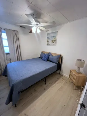 BEACH HOUSE - half block from beach