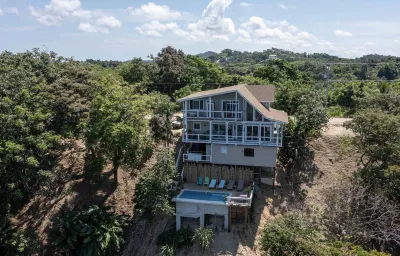 The Million Dollar View - Tranquil Villa with Pool & stunning ocean views!!