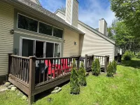 Spacious Corner Townhouse from Mt. Snow! Private Hot Tub!