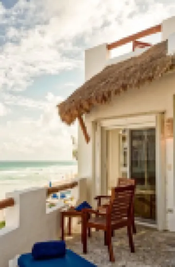 Villa Sarita, 6 Beachfront Villa with Private Pool in Gated Resort!