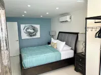 Beachfront Oceanview 1-bedroom condo with balcony, parking, wifi, AC