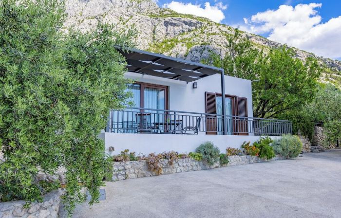 Detached house with sea views, on 2. 000qm plot, 2 Schlafzi.