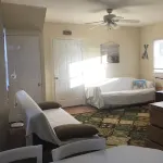 Wildwood apt 4.5 blocks from the beach , huge yard