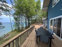 6 bedroom Cottage in Manistee on Lake Michigan. Stairs to private beach