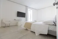 White 1903 - Rooftop Pool & Luxury Rooms