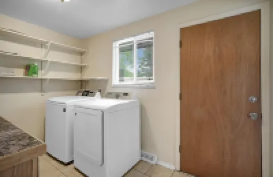 Large 2 bedroom home with HUGE Yard * Easy Access