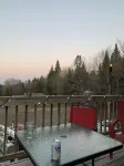 Beautiful Camp with 5 bedrooms, 3 bathrooms and direct trail access