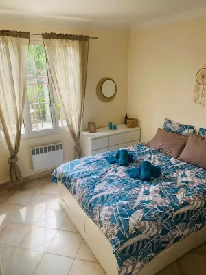 Air-conditioned family home with swimming pool, near L'Isle-sur-la-Sorgue Hotels in Lagnes