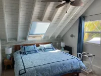 Tranquility Blue: Private island experience. 20 yards from ocean. Hotels in Moxey Town