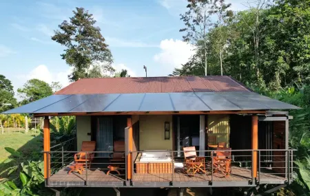 3 identical units cabins + plus 1 small villa, pool and 4 jacuzzis