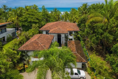 Beachfront Luxury Villa: Amazing Sunsets!