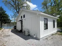 Lakefront Home on Lake Webster Hawblitzel Party Cove 주변 호텔