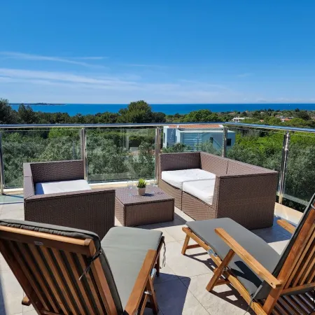 Penthouse with unobstructed sea views
