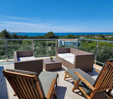 Penthouse with unobstructed sea views Отели в г. Перој