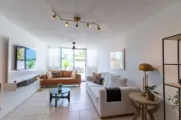 NEW Spacious Garden Haven 3BR Near The Beach - 5 Min Drive