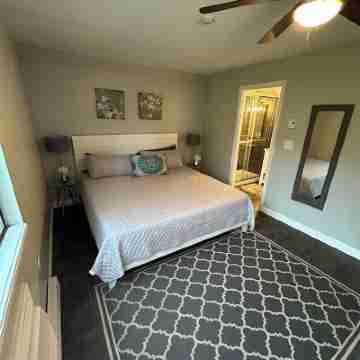 Great Location with Lake View Rooms