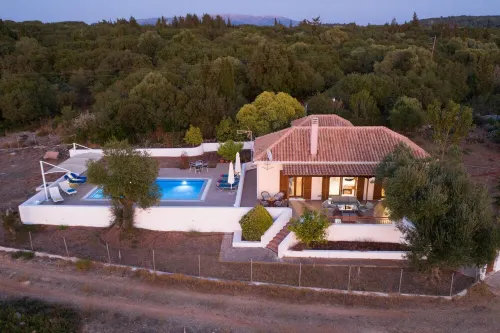 Spyros Villa near Fiskardo, Private Pool Overflow 4x8m, panoramic sea view Hotels in Erisos
