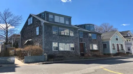 Beautiful Rockport, steps to Front Beach, restaurants, shopping Отели рядом с достопримечательностью «Motif #1»