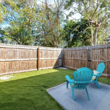 8Min to Beach by Car/King Bed/Fenced Yard/Prking