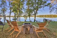 Escape to our updated cozy Lakeside Cabin-great sunset views-1 hour from Cities