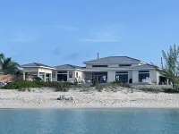 Ciesta Sands- Beachfront Luxury, Top Beach, 4 Bedrooms w Private Bath, Pool Hotels in Moore Hill