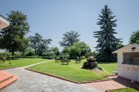 Villa Sequoia with swimming pool and private spa CIR code 00126300139 Hotels in 