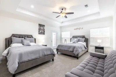 Luxurious House 5 mins away from Bishop Arts District Các khách sạn gần Patriot Soccer Field