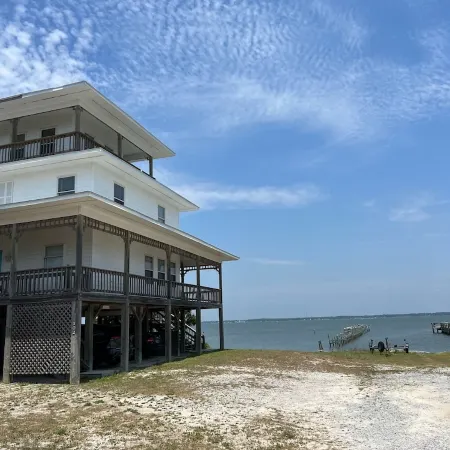 WATERFRONT! Tranquility bytheSea, CShoreBeachHome, Across from Beach onthe Sound