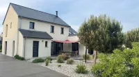 Ideal for families, 5-minute walk from the beach, between Dinard and Saint-Lunaire Hotels near SIM Aero Dinard Training Center