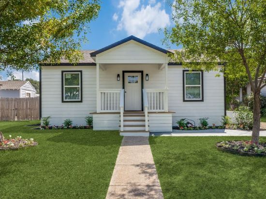 Designer Home Minutes from Bishop Arts and Downtown