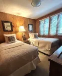 Lakefront,Hot Tub,Kayaks,Cozy Cabin, Private Dock,Gardens, Owls Nest, Deep Creek