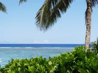 Vaka Beach Retreat- modern air conditioned apartment & steps to Vaimaanga Beach!